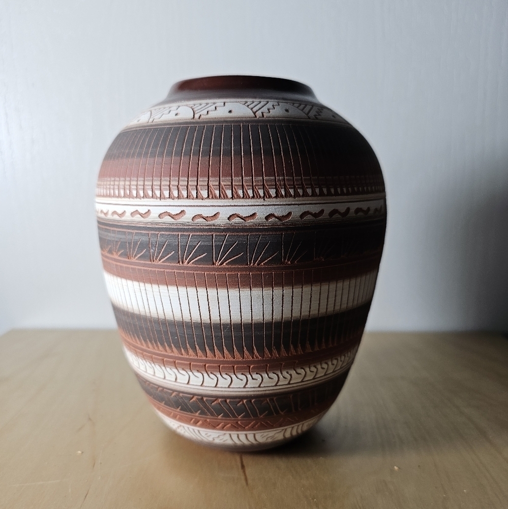 Vintage Navajo Flora Etched Pottery - Picture 5 of 10